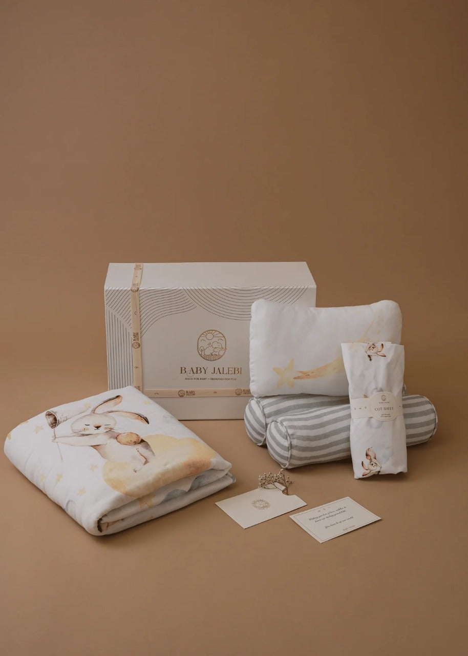 <b>SIGNATURE GIFT BOX</b>